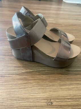 Corkys Footwear Women's Bandit Wedge Sandal metallic bronze. Size 7